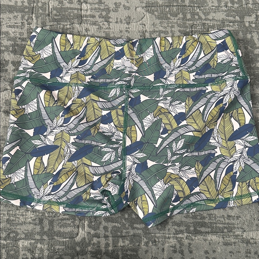 2Pood Green Leaf Print Women's Shorts - Picture 2 of 4